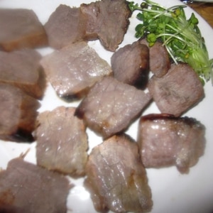 お酢でやわらか・牛肉たたきのカルパッチョ風